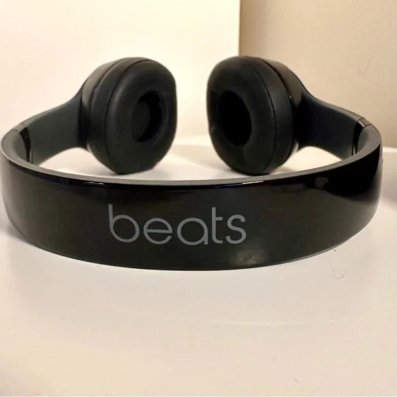 Beats by Dre Solo Wired or Wireless Over-Ear Headphones - Picture 4 of 9